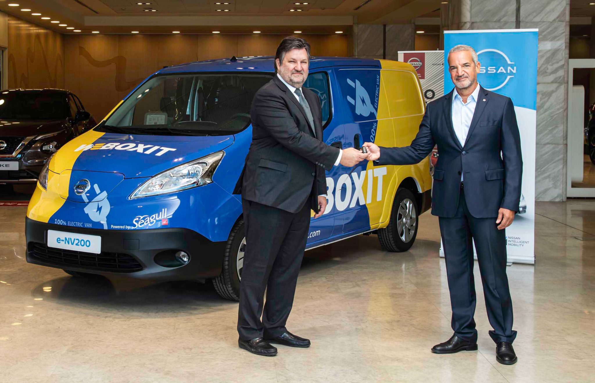 Η Nissan - Νικ. Ι Θεοχαράκης Α.Ε., παραδίδει 9 αμιγώς ηλεκτρικά e-NV200