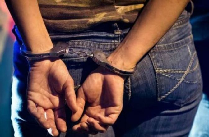 Σύλληψη φυγόποινης γυναίκας στα Τρίκαλα – Καταδίκη για κλοπή με ποινή 15 μηνών