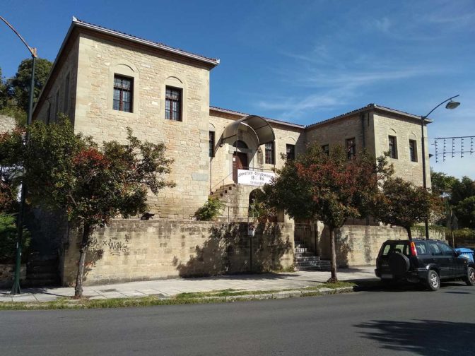 ΑΠΟ ΕΝΑ ΚΟΥΦΙΟ ΔΟΝΤΙ,  ΓΑΜΩΤΟ!