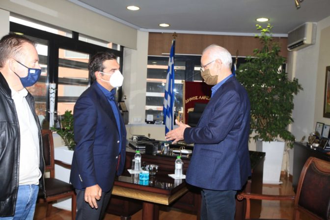 Στο Δημαρχείο της Λάρισας ο πρόεδρος του ΣΥΡΙΖΑ Αλέξης Τσίπρας