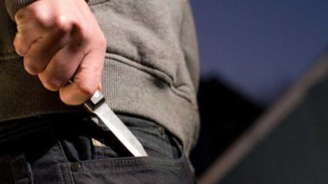 Σύλληψη Λαρισαίου με σουγιά και γκλοπ