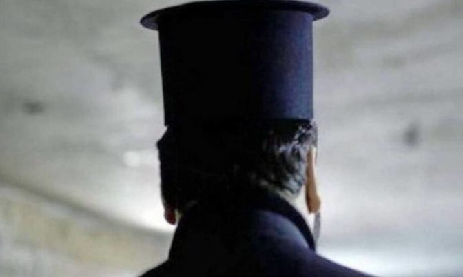 20000€ στο σπίτι του κληρικού που κατηγορείται για απάτη μέσω εράνου