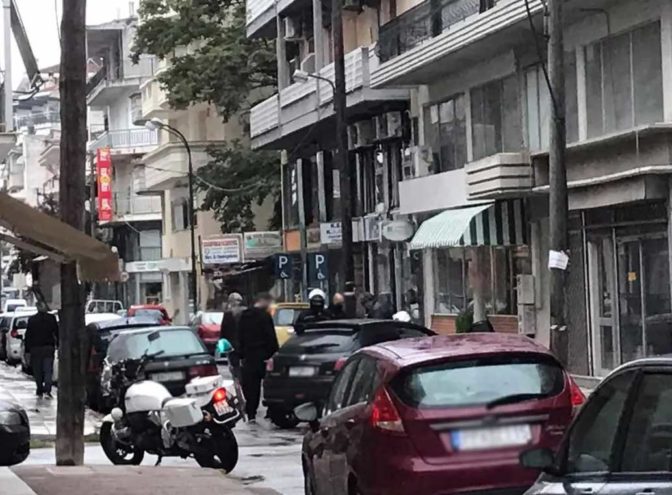 Τροχαίο ατύχημα από απροσεξία στα Τρίκαλα