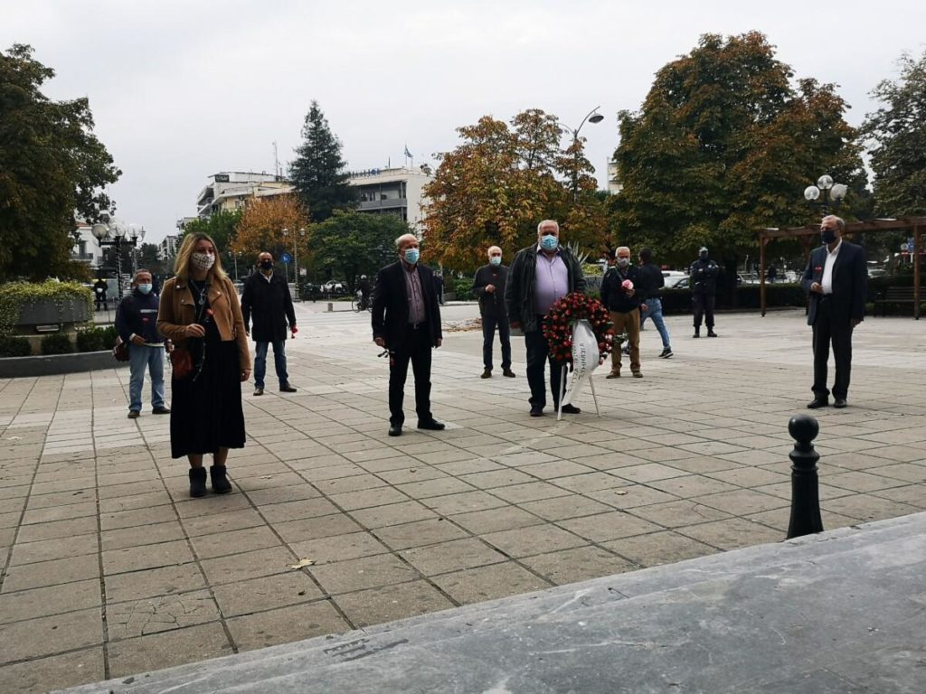LOCKDOWN Τρίκαλα: ΚΑΤΑΘΕΣΗ ΣΤΕΦΑΝΟΥ ΣΤΗΝ ΕΠΕΤΕΙΟ ΤΟΥ ΠΟΛΥΤΕΧΝΕΙΟΥ