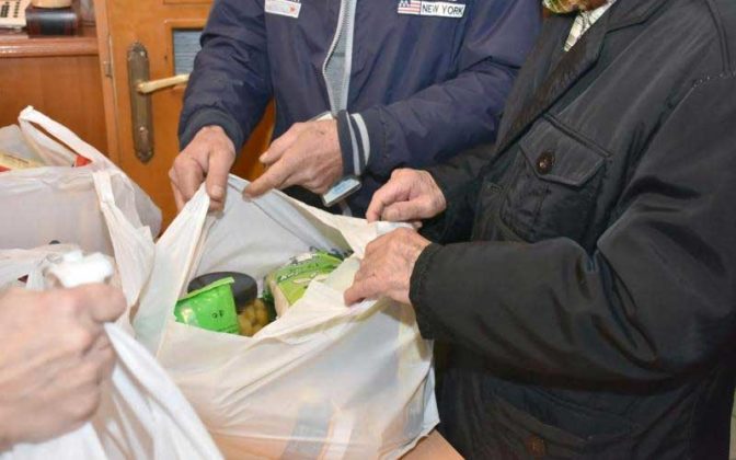 Διανομή προϊόντων στις οικογένειες του ΚΕΑ-TEBA από το Δήμο Καρδίτσας