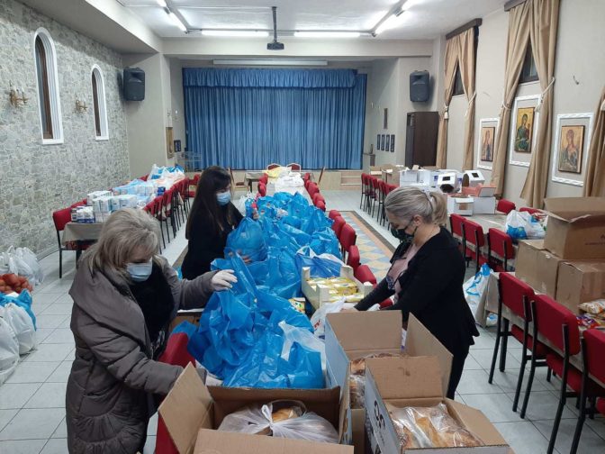 Εκατοντάδες «δέματα αγάπης» σε εμπερίστατες οικογένειες και μοναχικά άτομα από την Ιερά Μητρόπολη Κίτρους, Κατερίνης και Πλαταμώνος
