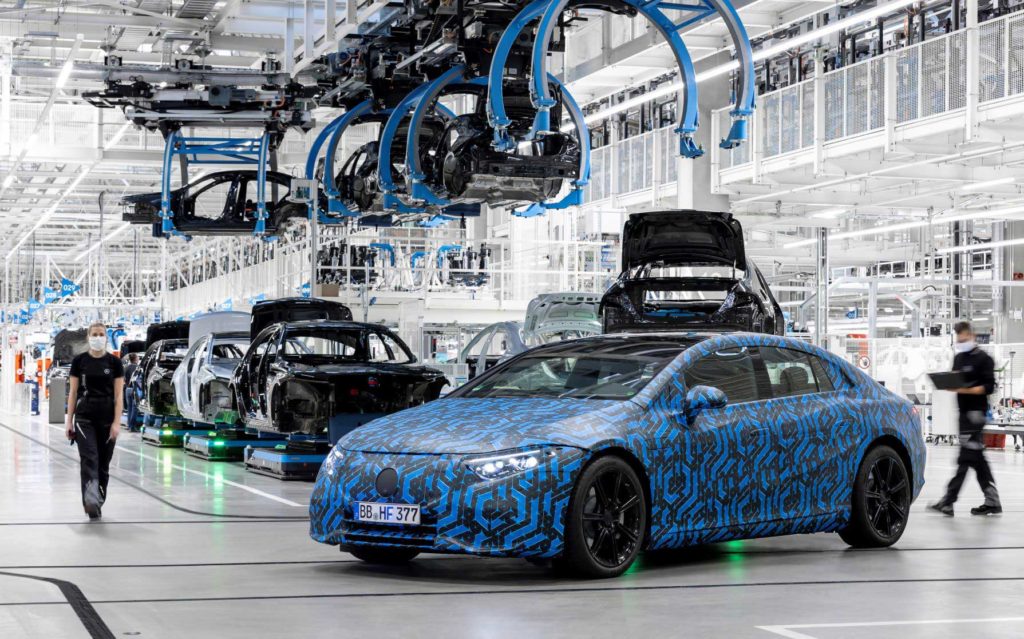 Ηλεκτρική επίθεση από τη Mercedes-EQ 