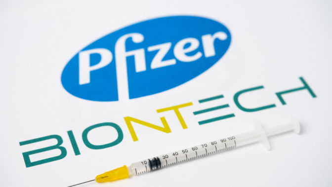 Έγκριση στην Βρετανία του εμβολίου των Pfizer και BioNTech