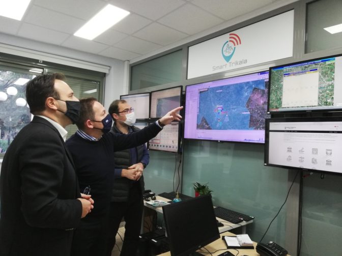 Ψηφιακές δράσεις και αντιπλημμυρικά στη συνάντηση Παπαστεργίου – Πέτσα