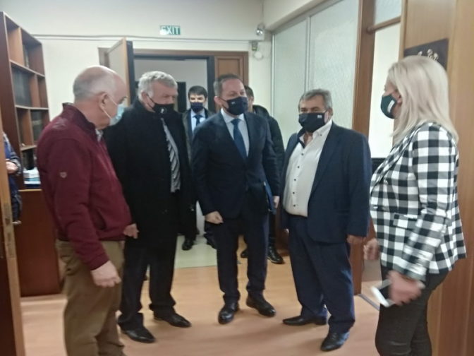 Συνάντηση με Πέτσα ο Μαράβας στη Λάρισα