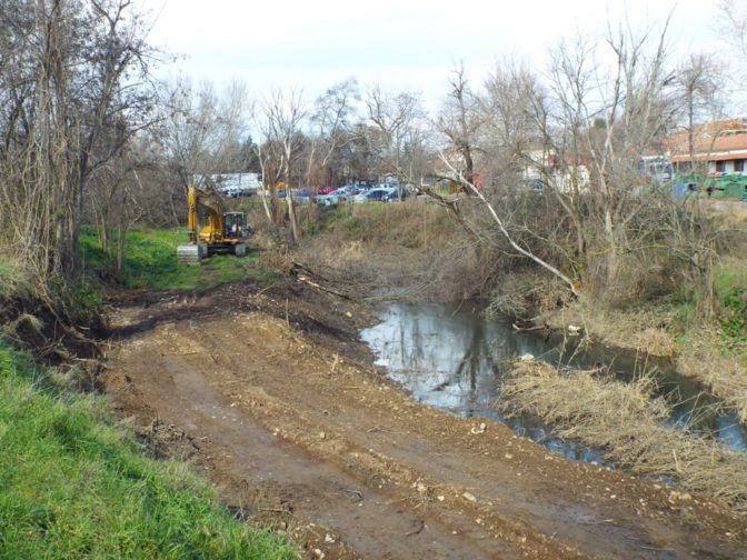 Συνεχίζονται τα έργα αντιπλημμυρικής και περιβαλλοντικής προστασίας στον Δ. Τρικκαίων