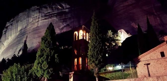 Σεισμός: Πτώσεις βράχων από τις κορυφές των Μετεώρων