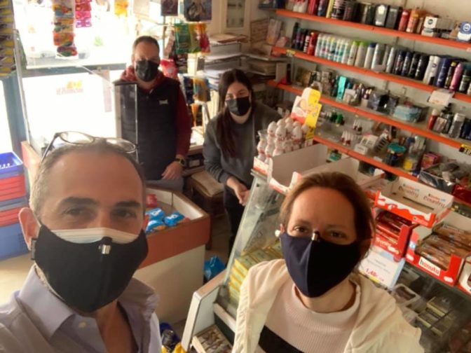 Κοντά στους σεισμόπληκτους ο Τρικαλινός ηθοποιός Κώστας Κρομμύδας και η σύζυγός του