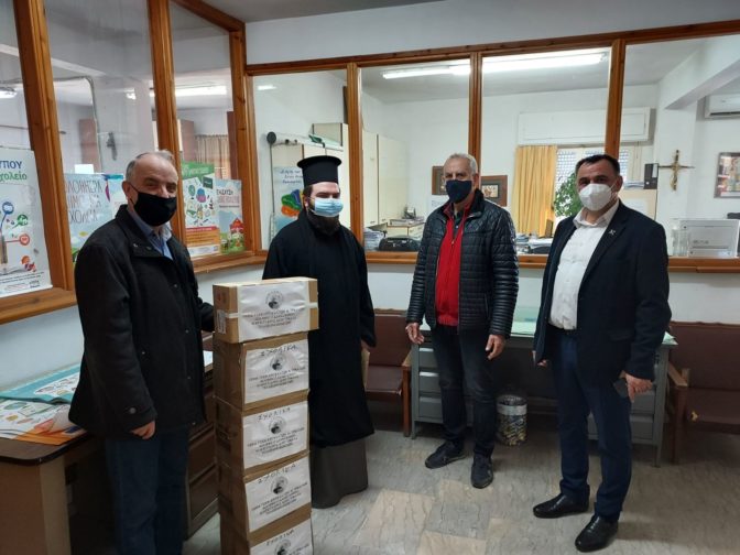 Σχολικά είδη από το Σωματείο Ιεροψαλτών Τρικάλων στους μαθητές του Ζάρκου