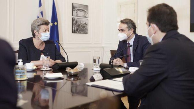 Μητσοτάκης-Γιόχανσον: Σε συνάντηση για το μεταναστευτικό