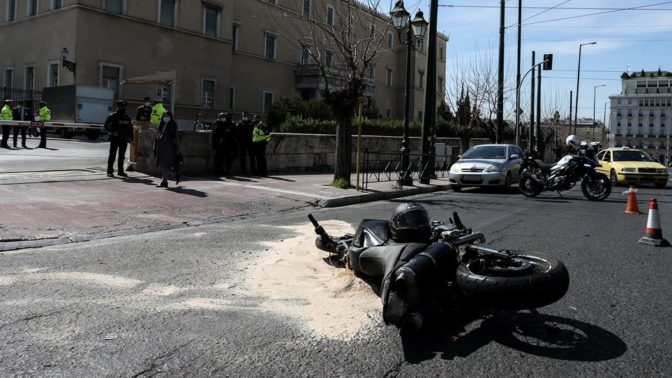 Μπαίνει φανάρι στο σημείο του δυστυχήματος έξω από τη Βουλή