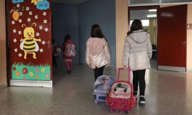 Κεραμέως: Παράταση σχολικού έτους- Κανονικά οι πανελλαδικές εξετάσεις