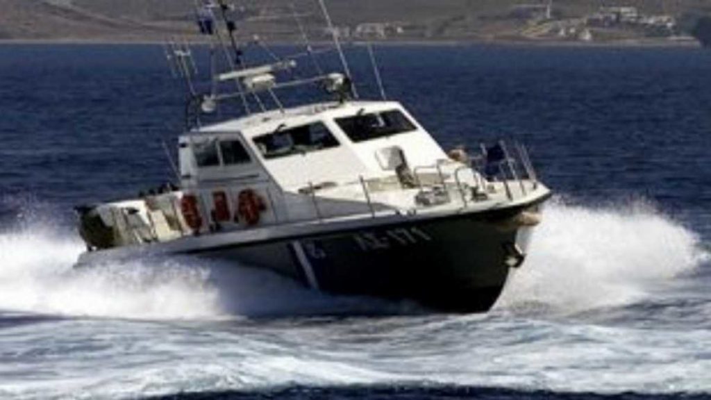 Επιβάτης έπεσε από πλοίο μεσοπέλαγα – Σε εξέλιξη οι έρευνες