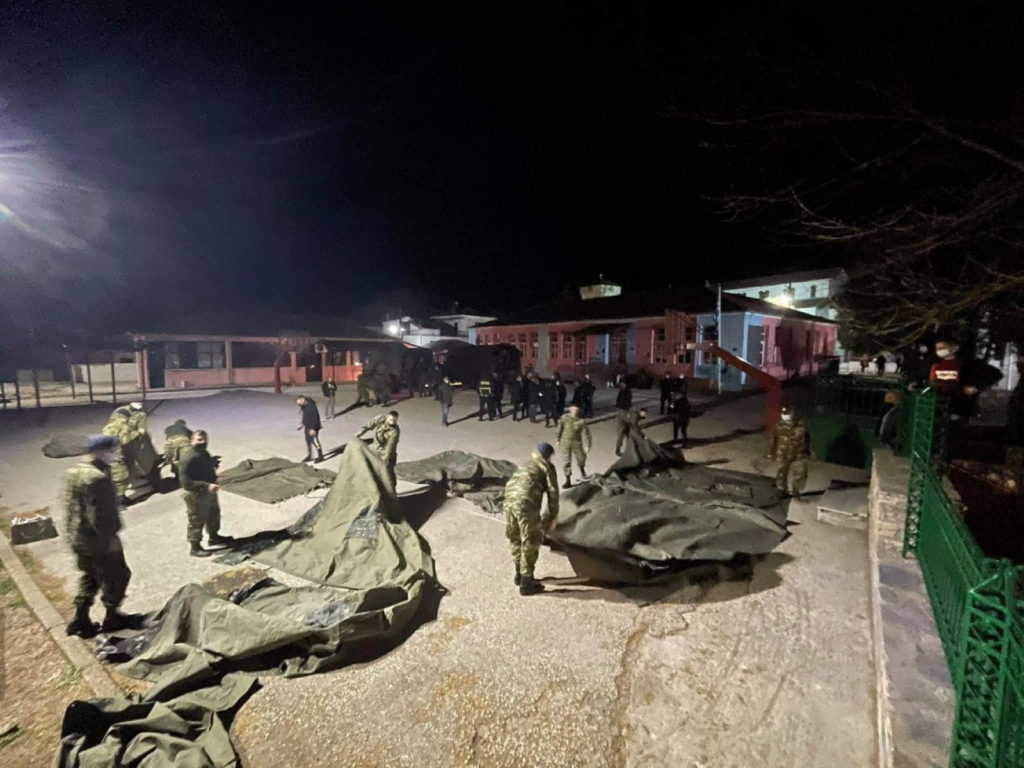 Έστησε σκηνές ο στρατός- Παραχώρησαν ξενοδοχεία σε Λάρισα και Τρίκαλα