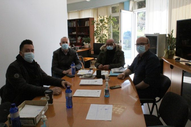 Στο Δημαρχείο Φαρκαδόνας ο διευθυντής Π.Ε. Τρικάλων για την κατάσταση των σχολείων
