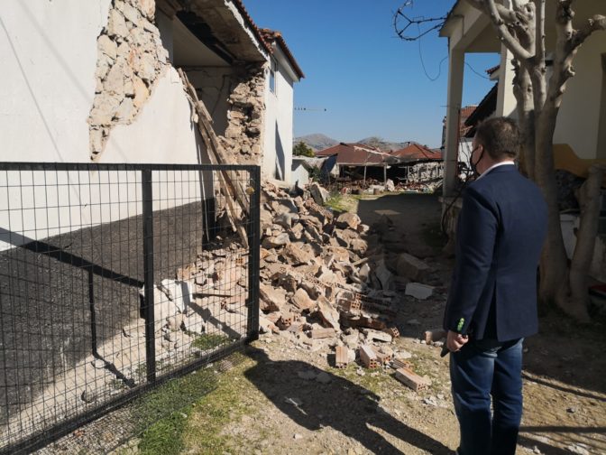 Στις σεισμόπληκτες περιοχές ο Βασίλης Κόκκαλης