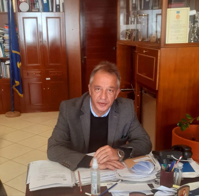 Μιχαλάκης για χορήγηση έκτακτων ενισχύσεων σε καλλιέργειες καπνού, ροδάκινων και αχλαδιών