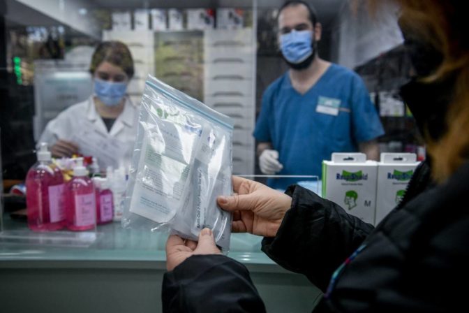 Η κυβέρνηση ρίχνει την ευθύνη στους πολίτες