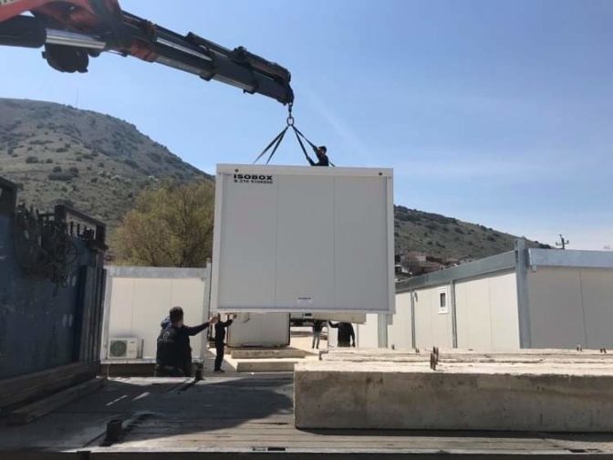 Τροχόσπιτα για 197 οικογένειες ένα μήνα μετά τον καταστροφικό σεισμό