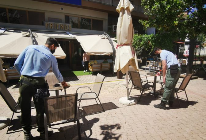 Εντατικότεροι έλεγχοι στα Τρίκαλα για τις αποστάσεις στα τραπεζοκαθίσματα