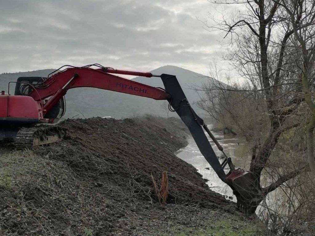 Έργα αντιπλημμυρικής προστασίας 4,3 εκατ. ευρώ σε Πάμισο και Ενιπέα