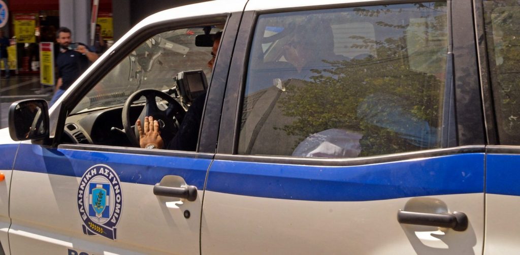 Μουζάκι: Κουβαλούσαν 10 κιλά λαθραίο καπνό (φωτό)