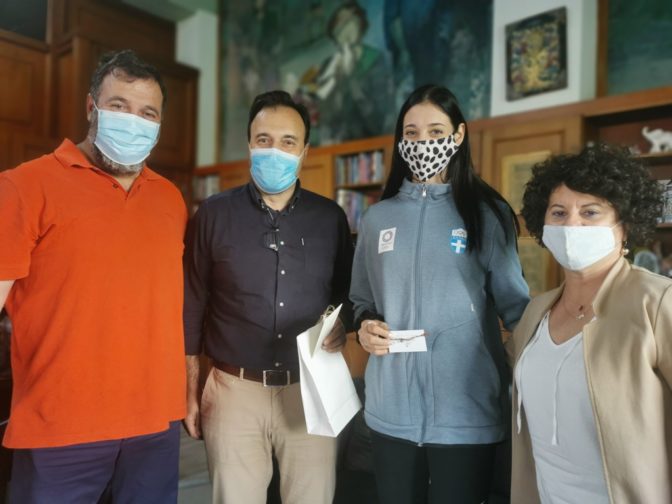 Συμβολικό δώρο του ΔημάρχουΤρικκαίων για το ταξίδι της Φένιας Τζέλη προς το Τόκιο