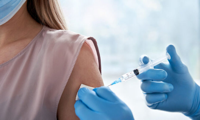 Κορωνοϊός – Δέλτα: Φόβοι για τρίτη δόση εμβολίου και σενάρια νέου lockdown