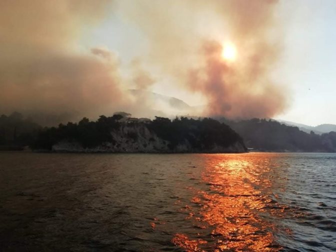 Κόλαση φωτιάς η Σάμος – Πρόταση Δημάρχου να κηρυχθεί σε κατάσταση έκτακτης ανάγκης