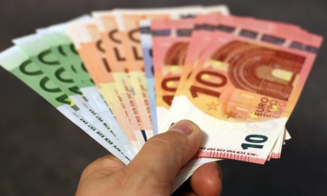 Από το χαρτζιλίκι των 150 ευρώ ανεβήκαμε στα 10.000 ευρώ την κάθε δόση