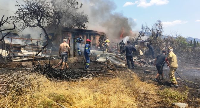 Βόλος: Μεγάλη φωτιά στο Φυτόκο κοντά σε σπίτια