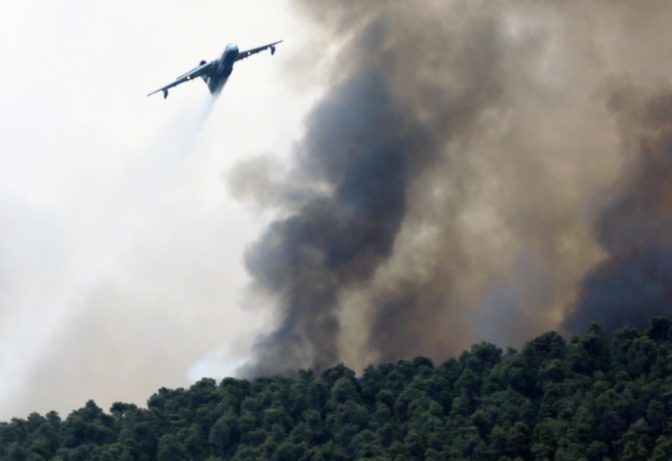 Φθιώτιδα: Πυρκαγιά σε δασική έκταση στο Λογγίτσι. Εδόθη εντολή εκκένωσης του χωριού