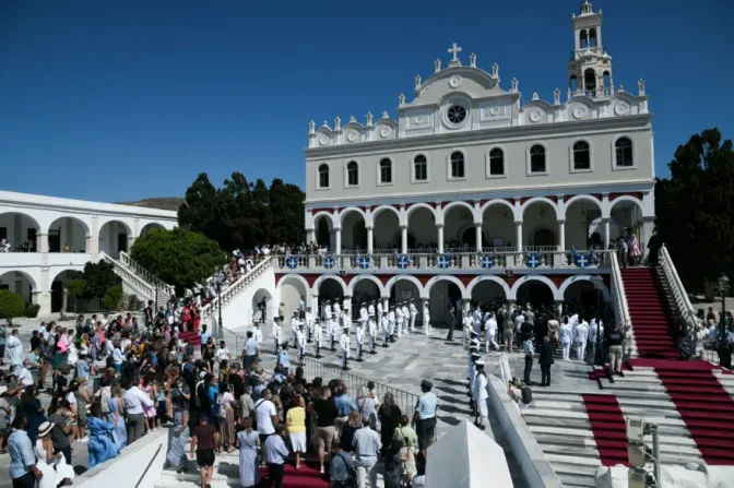 Εορτασμοί της Παναγιάς σε όλη την Ελλάδα εν μέσω «νεφών»…