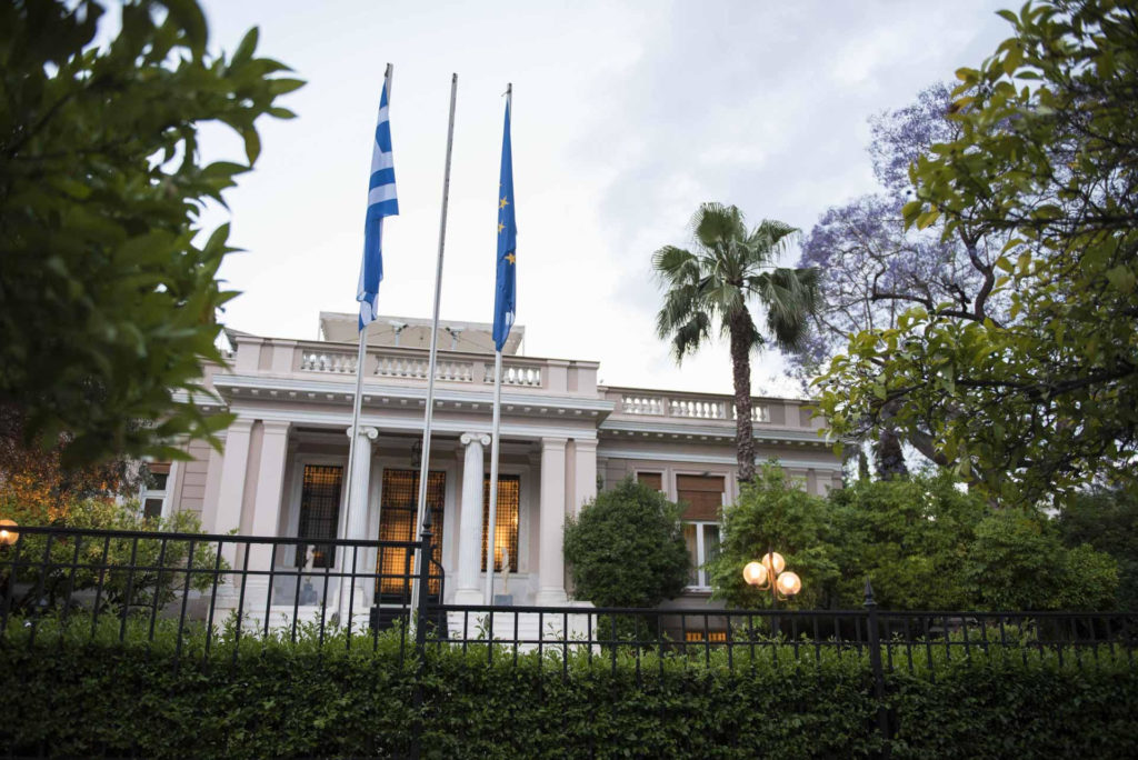 ΑΝΑΣΧΗΜΑΤΙΣΜΟΣ: Ο πρωθυπουργός με οδηγό τις δημοσκοπήσεις δοκιμάζει να αναστρέψει το κλίμα