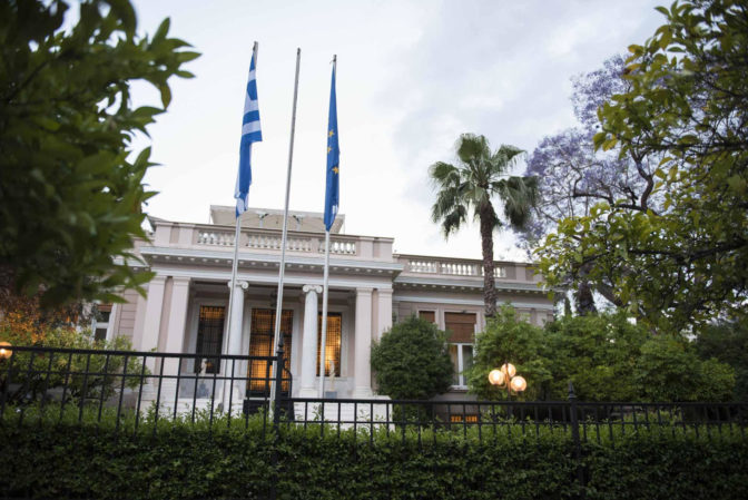 ΑΝΑΣΧΗΜΑΤΙΣΜΟΣ: Ο πρωθυπουργός με οδηγό τις δημοσκοπήσεις δοκιμάζει να αναστρέψει το κλίμα