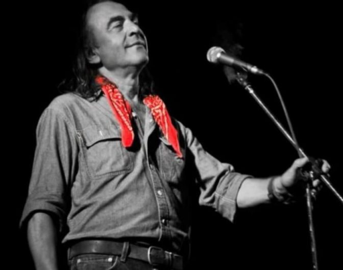 Ο Αύγουστος του Νίκου Παπάζογλου