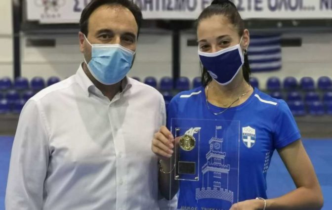 Ύψιστη διάκριση: Το χρυσό μετάλλιο του Δήμου Τρικκαίων στην Ολυμπιονίκη Φένια Τζέλη