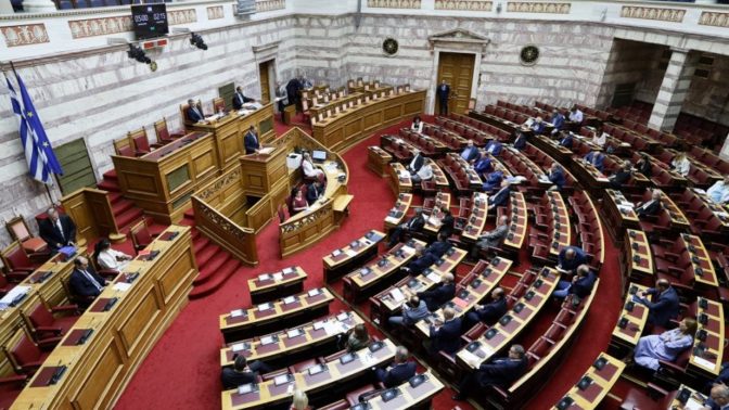Σήμερα η πολιτική αναμέτρηση των πολιτικών αρχηγών στη Βουλή, για τη διαχείριση των πυρκαγιών