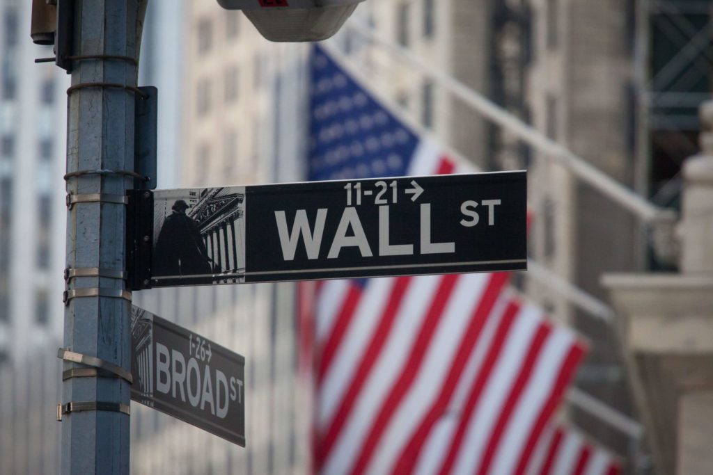 Wall Street: Ανησυχία λόγω μετάλλαξης Δέλτα & των μέτρων νομισματικής τόνωσης