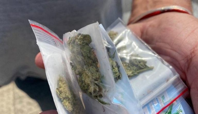 ΛΑΡΙΣΑ: Συνελήφθησαν εχθές δύο άντρες με 56 γραμμάρια κάνναβης στην κατοχή τους