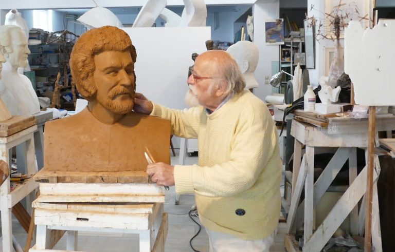 Έφυγε από τη ζωή ο Λαρισαίος γλύπτης Γιώργος Καλακαλλάς