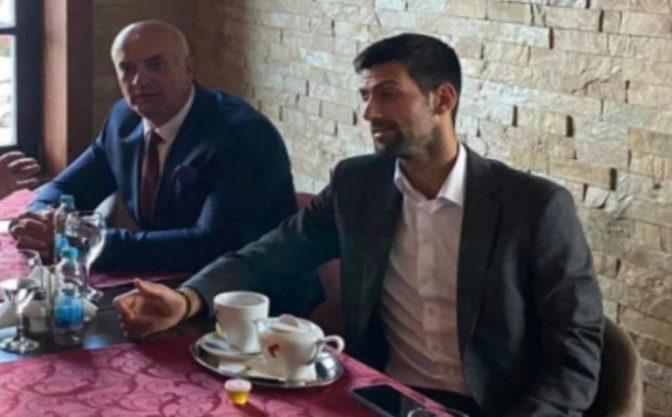 Φωτογραφία του Τζόκοβιτς με φασίστα παραστρατιωτικό. 'Βρώμικο' παιχνίδι ΜΜΕ καταγγέλλει το περιβάλλον του