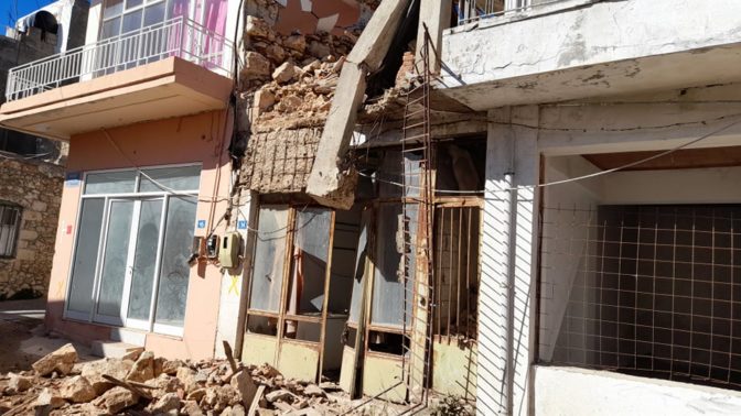 Ένας νεκρός και πολλές καταστροφές κατοικιών στο Αρκαλοχώρι, το επίκεντρο του σεισμού στην Κρήτη