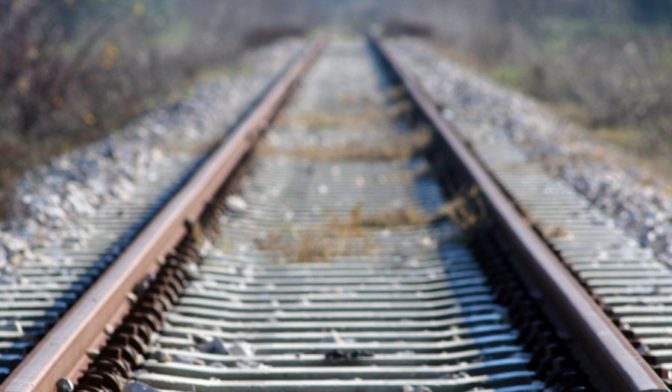 ΘΗΒΑ: Εμπορική αμαξοστοιχία εγκλωβίστηκε από κοπή του καλωδίου ηλεκτροκίνησης