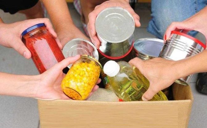 Καλαμπάκα: Διανομή προϊόντων παντοπωλείου στους δικαιούχους του ΚΕΑ